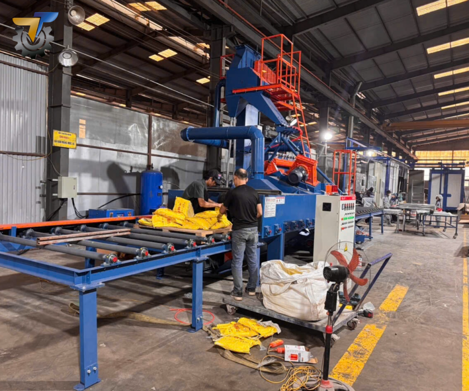 Máy phun bi dạng băng tải