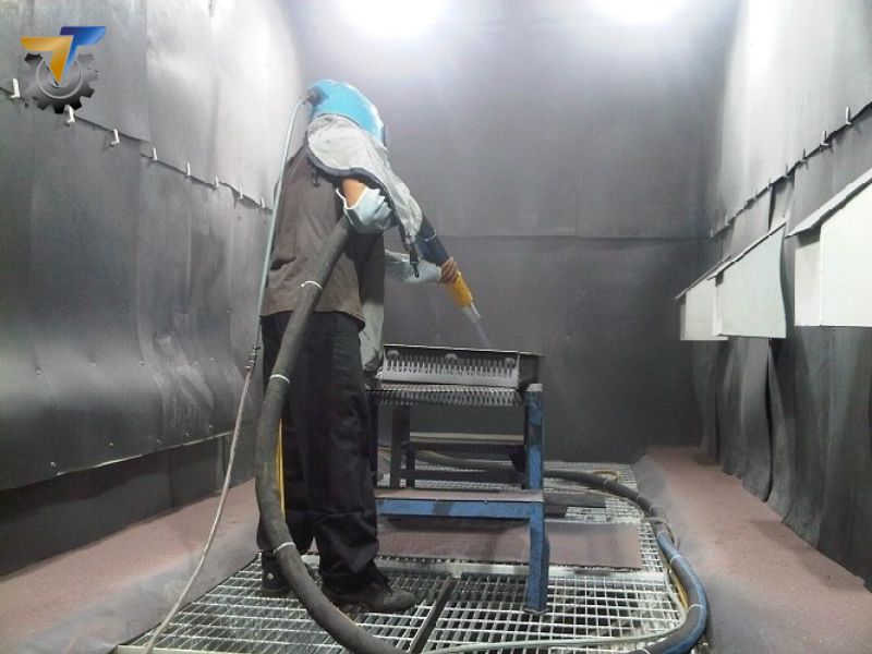 máy phun cát xử lý bề mặt trước khi sơn